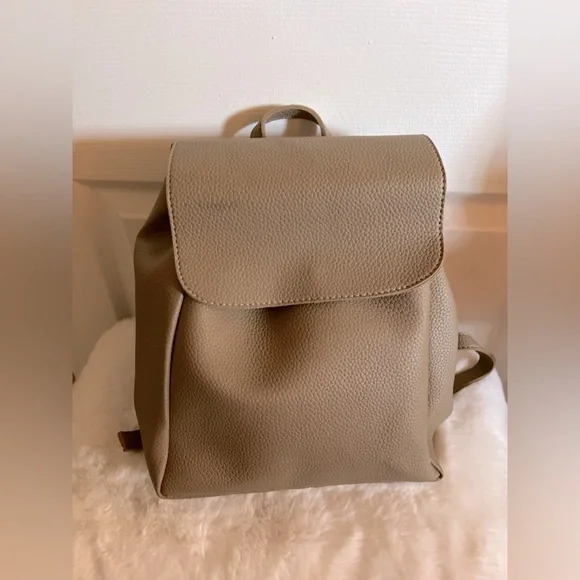 Tan pebble faux leather medium backpack bag beige - Picture 2 of 10